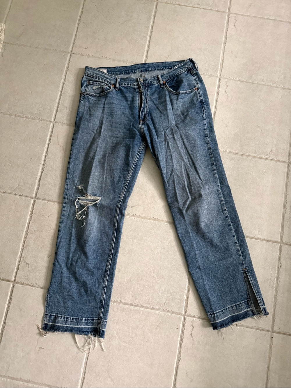 GAP Women’s 90’s Loose Mid Rise Jeans with Distressed Knee